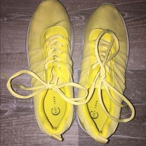 Yellow tennis shoes from Catos
